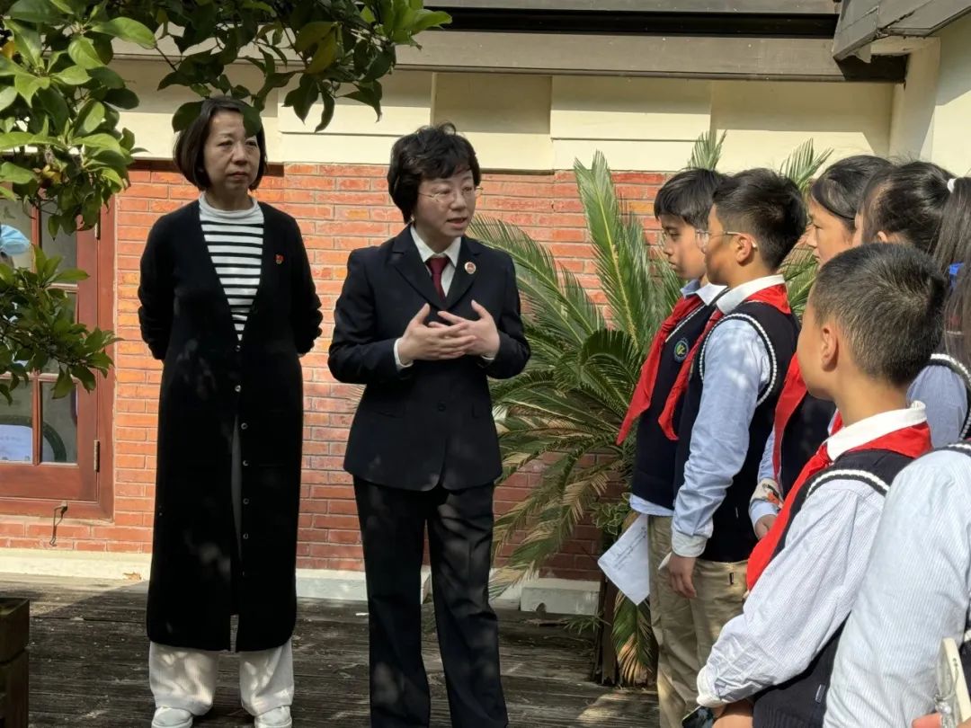 文汇报】“莫阿姨”办案坚守“一个孩子都不能少”
