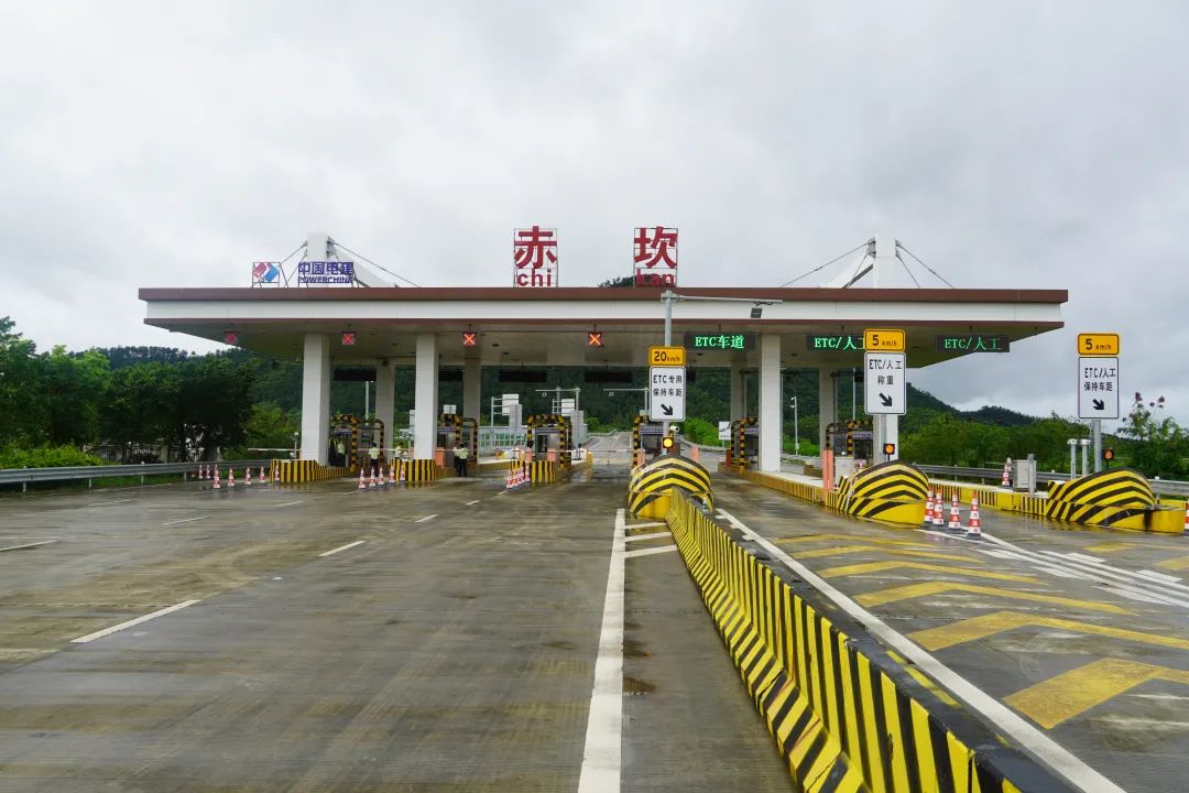 至此,中开高速江门段12个收费站(出入口)全部实现通车.