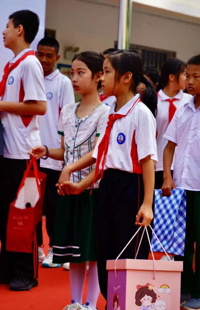 边境上的"六一"国际儿童节,胞波情谊浓