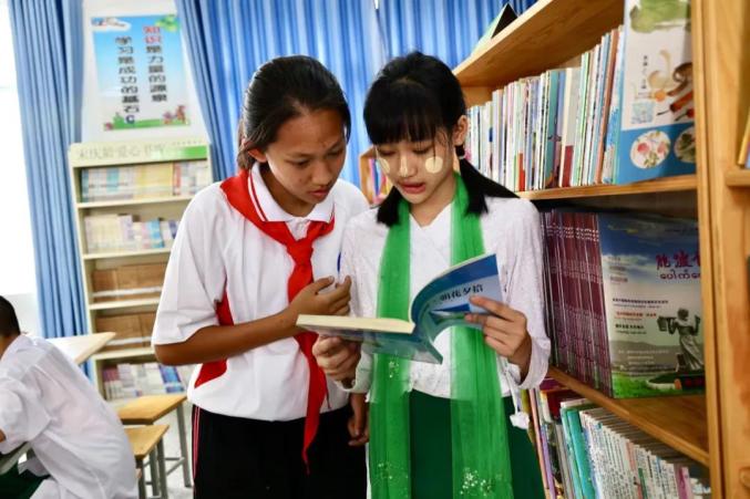 "罗瑞冰上六年级,这是她在姐告国门小学度过的最后一个"六一"国际儿童