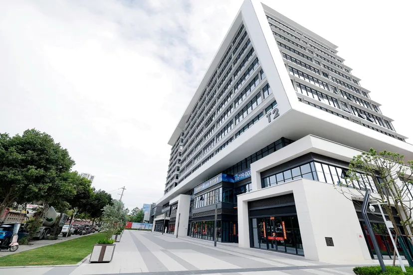 "长"在公园里!星河world科创大厦交付使用