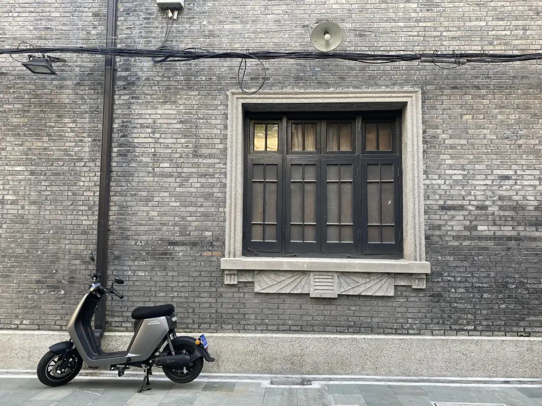 边拍边画丨都市探秘,一起去看上海最深最长的弄堂