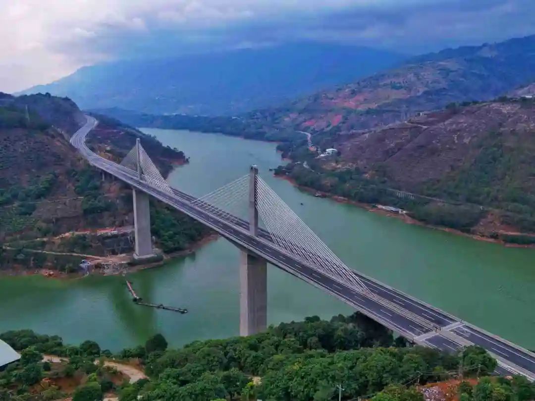 云南元江大桥图片