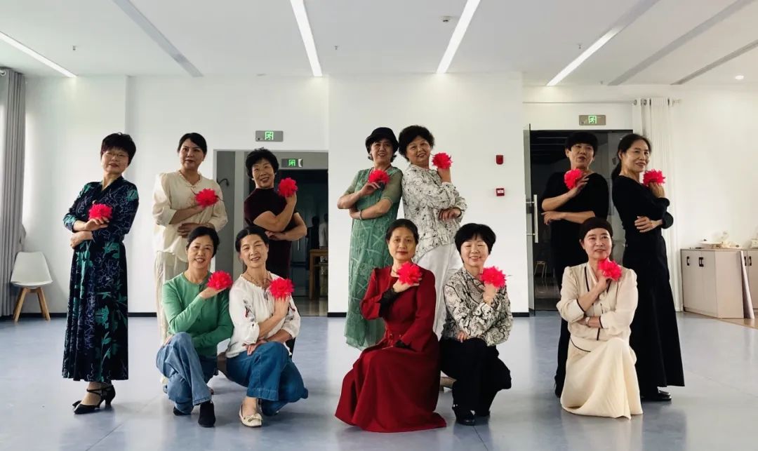 旗袍走秀培训夏日阳光,繁花似锦,正是展现活力,享受生活的美好时光!