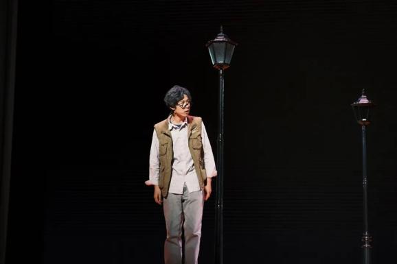 流霞剧社毕业大戏,座无虚席!