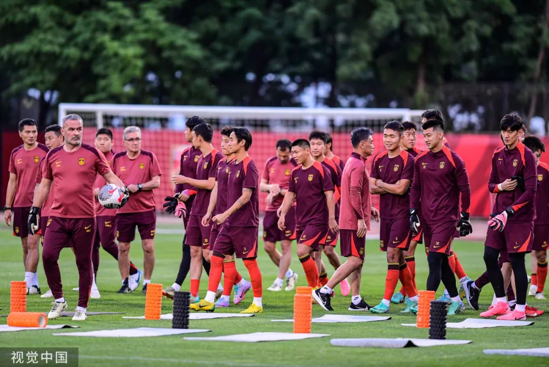 国足保持了"神秘感",从开始到结束,国足官方没有发布任何照片,视频