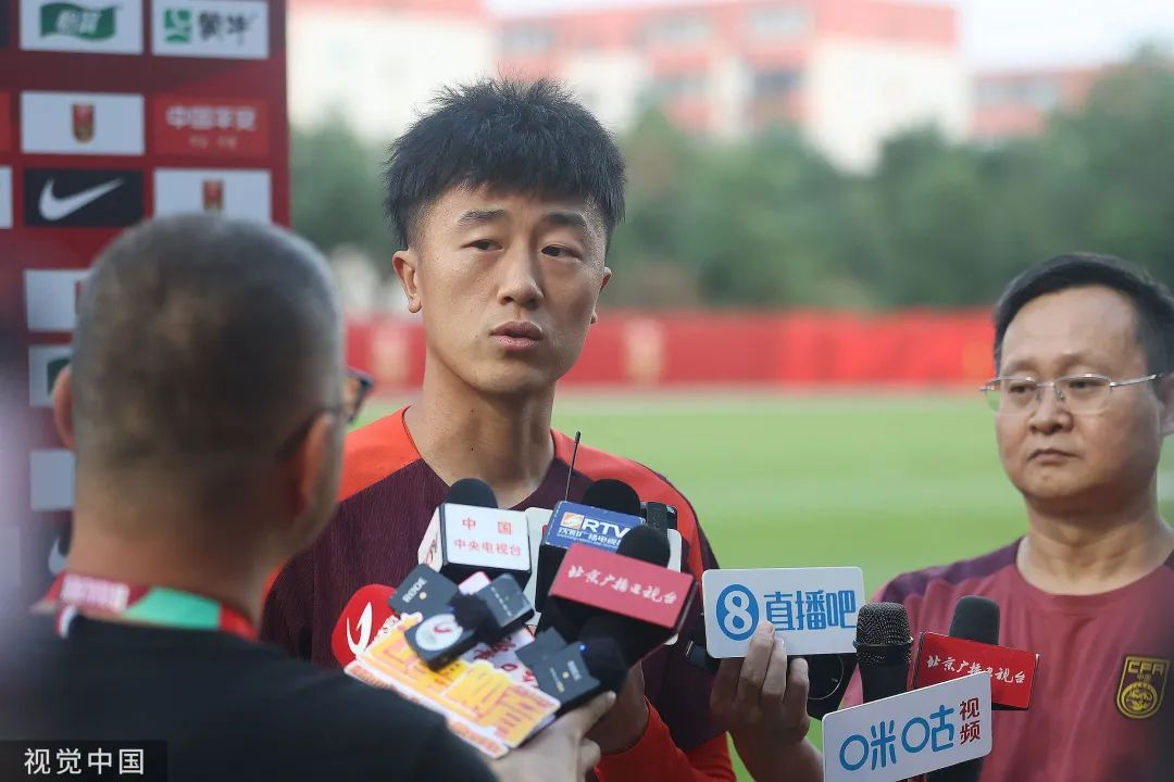 谈到后天的比赛,刘洋表示:"对双方来说这场比赛都是没有退路可言,对于