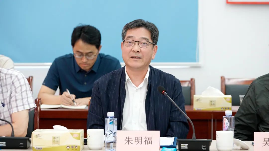 区人大常委会主任朱明福,副主任吴瑞弟,何强,高健,王海青出席活动.