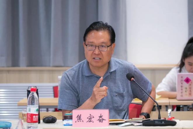 北京电影学院原党委书记侯光明表示,该影片逻辑缜密,人物关系清晰