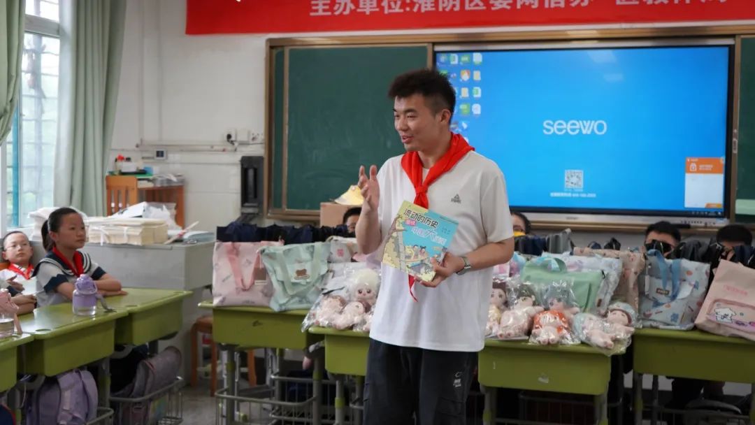 "童心筑梦 强国有我"庆祝新中国成立75周年 淮阴新媒体人士进校园活动