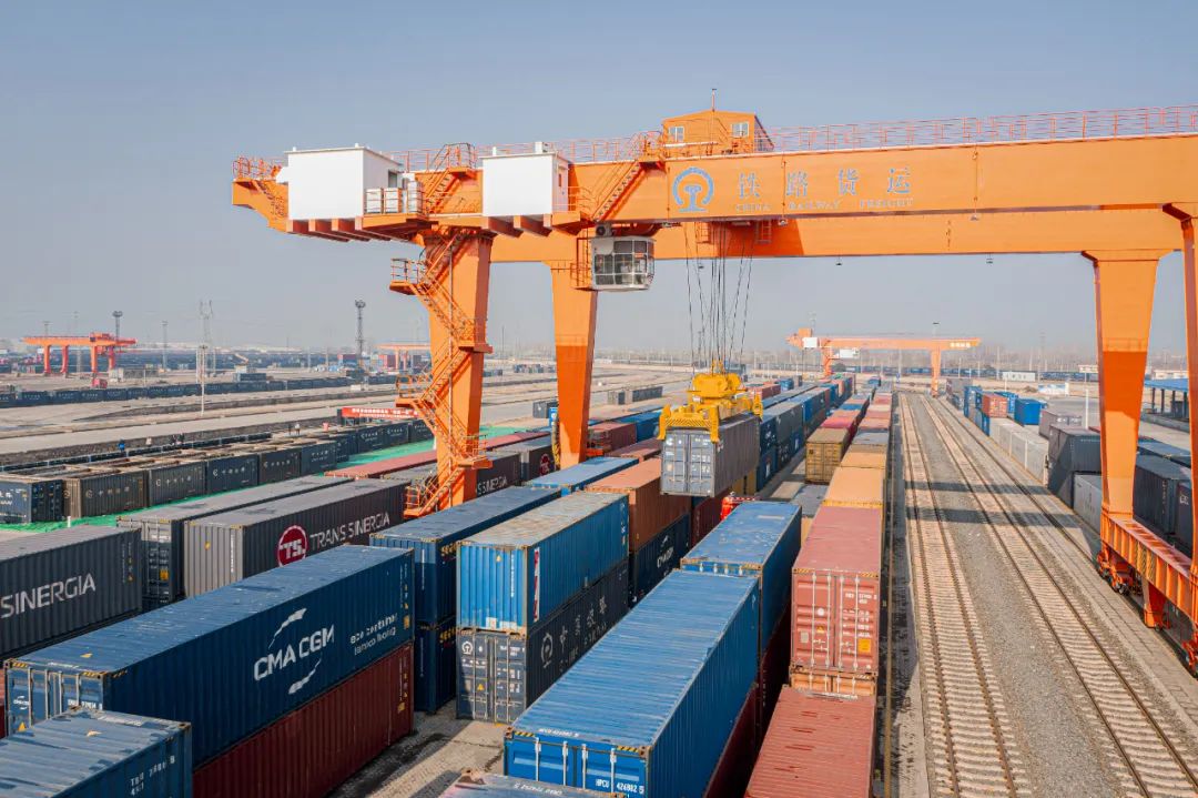 强信心 稳经济 促发展丨江苏首趟 "一单制"班列启程