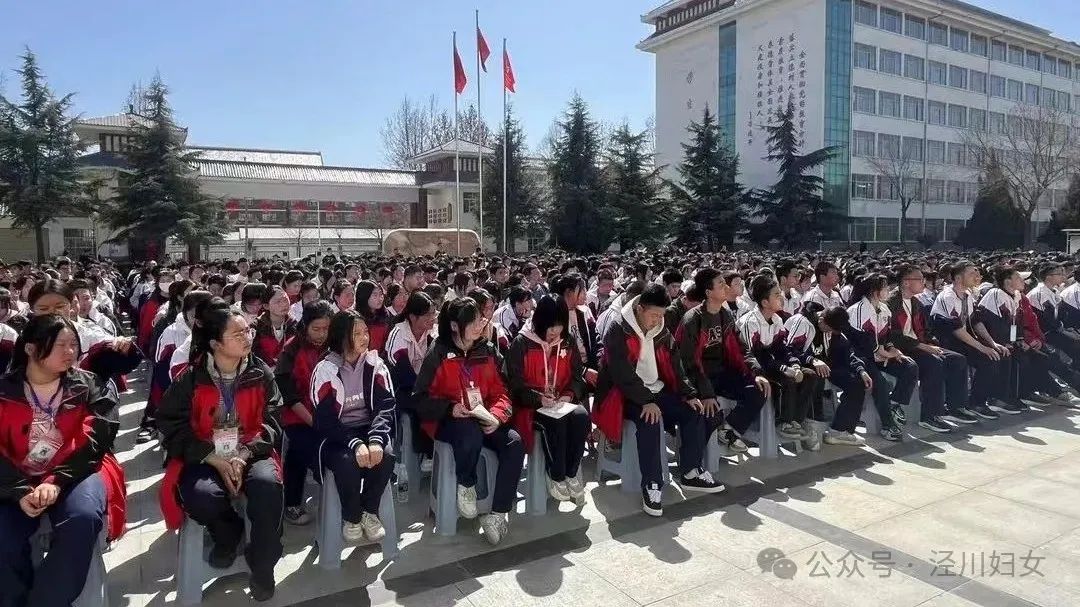 3月27日,泾川县检察院干警走进泾川县第三小学,围绕校园欺凌,网络安全