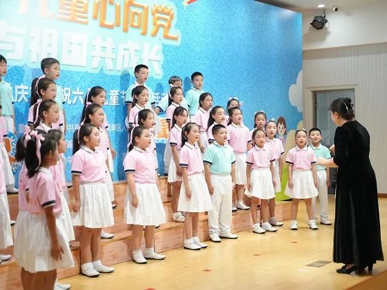 在市妇联的统一安排部署下,今年大渡口区妇联在公民小学组建了 "渝好"