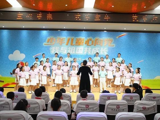 在市妇联的统一安排部署下,今年大渡口区妇联在公民小学组建了 "渝好"