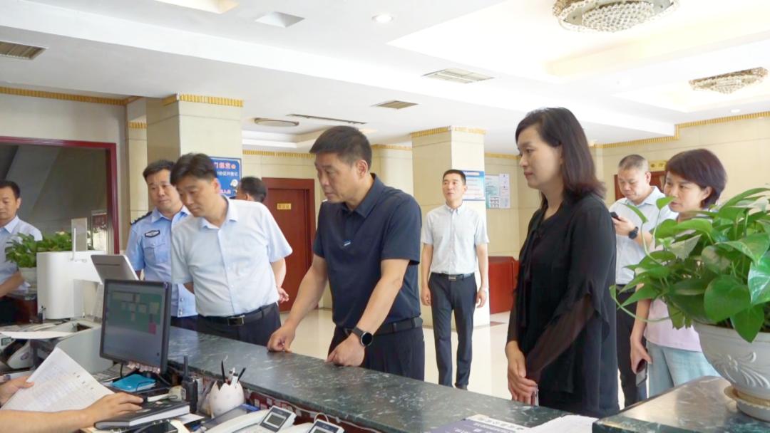 县领导李志波等督查高考安全保障工作