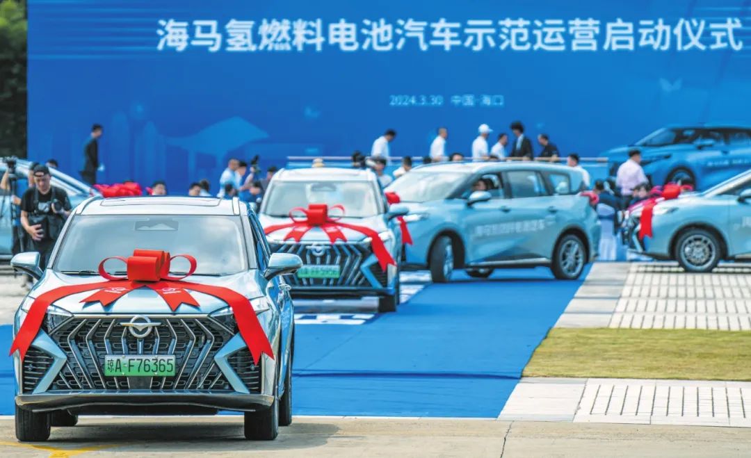 在今年4月举办的第四届消博会上,海马汽车投入多辆旗下首款氢燃料电池