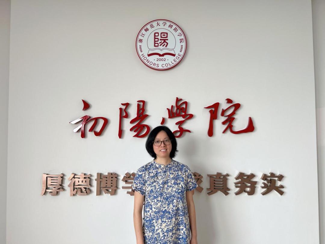 2002年初阳学院成立时,时任常务副院长的方健文推荐安老师到初阳学院