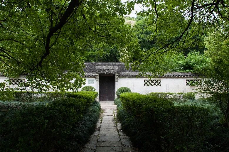 ▌春晖中学旧影记得2021年元旦,我去桐乡石门访丰子恺故居,也因装修被