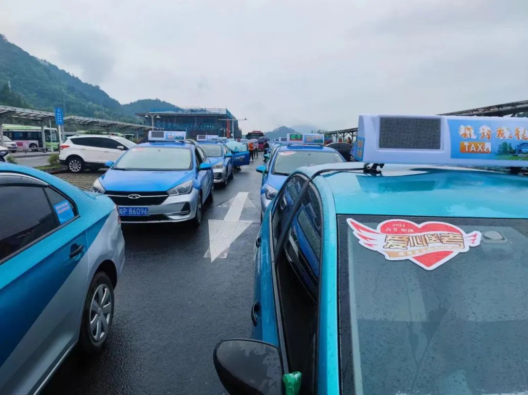 据悉,今年高考期间,旌德县共筛选了46辆安全性能高,外观良好的出租车