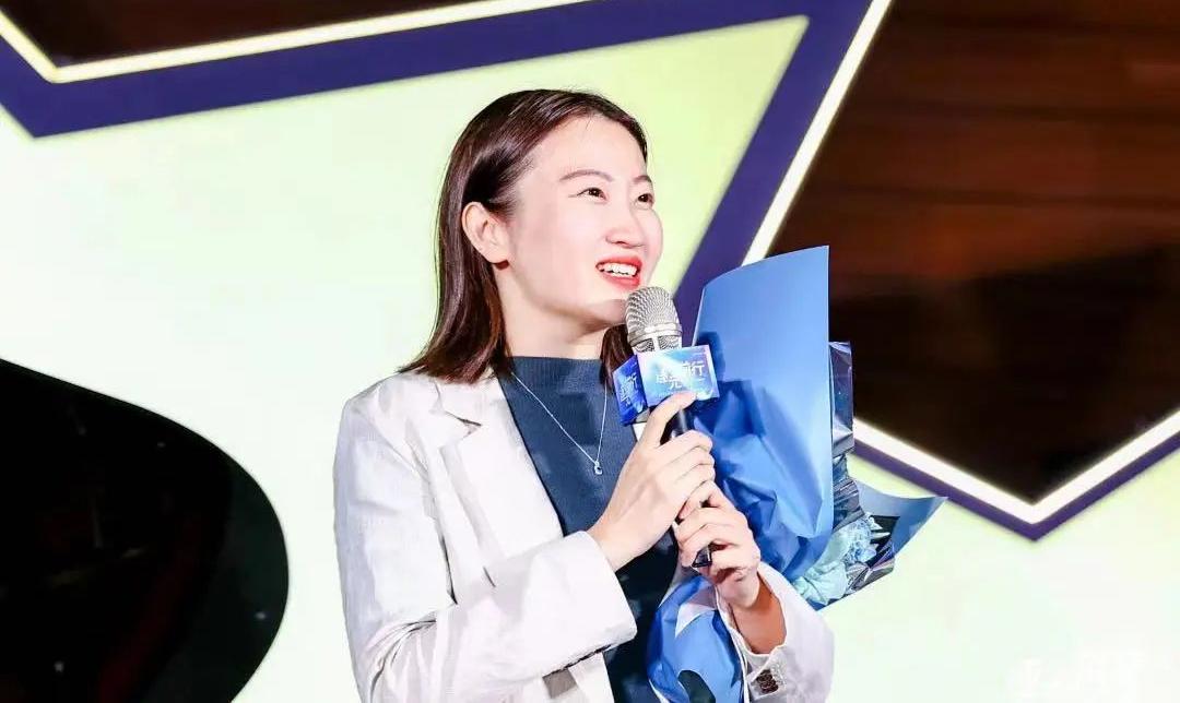 获教学新锐奖的邵帅"上完课并不是我的目标,学生能听懂且感兴趣才是.