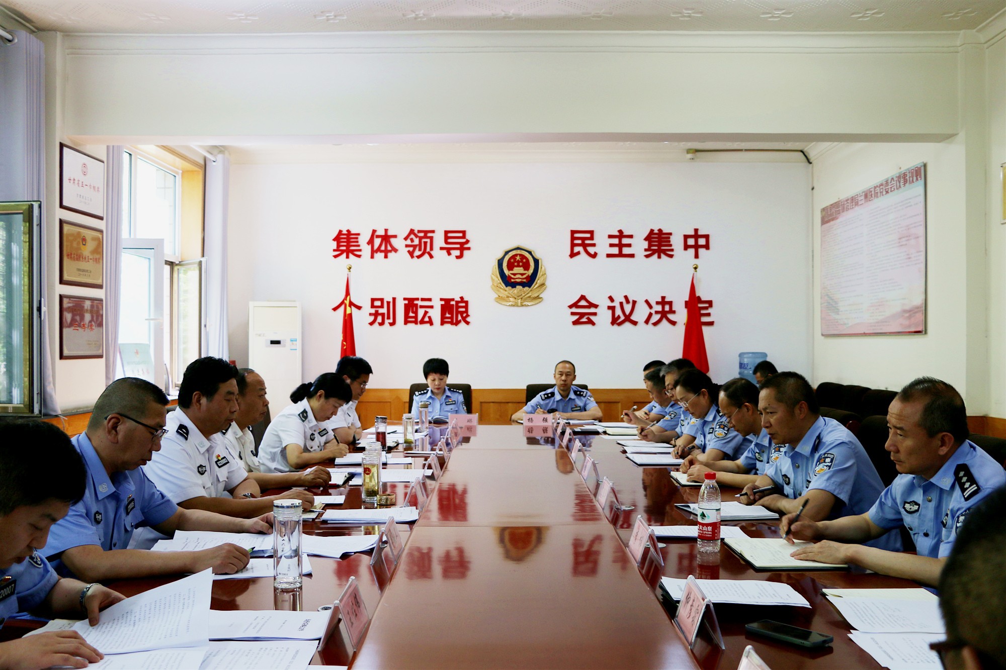 兰州新桥监狱召开理论学习中心组党纪学习教育专题学习会