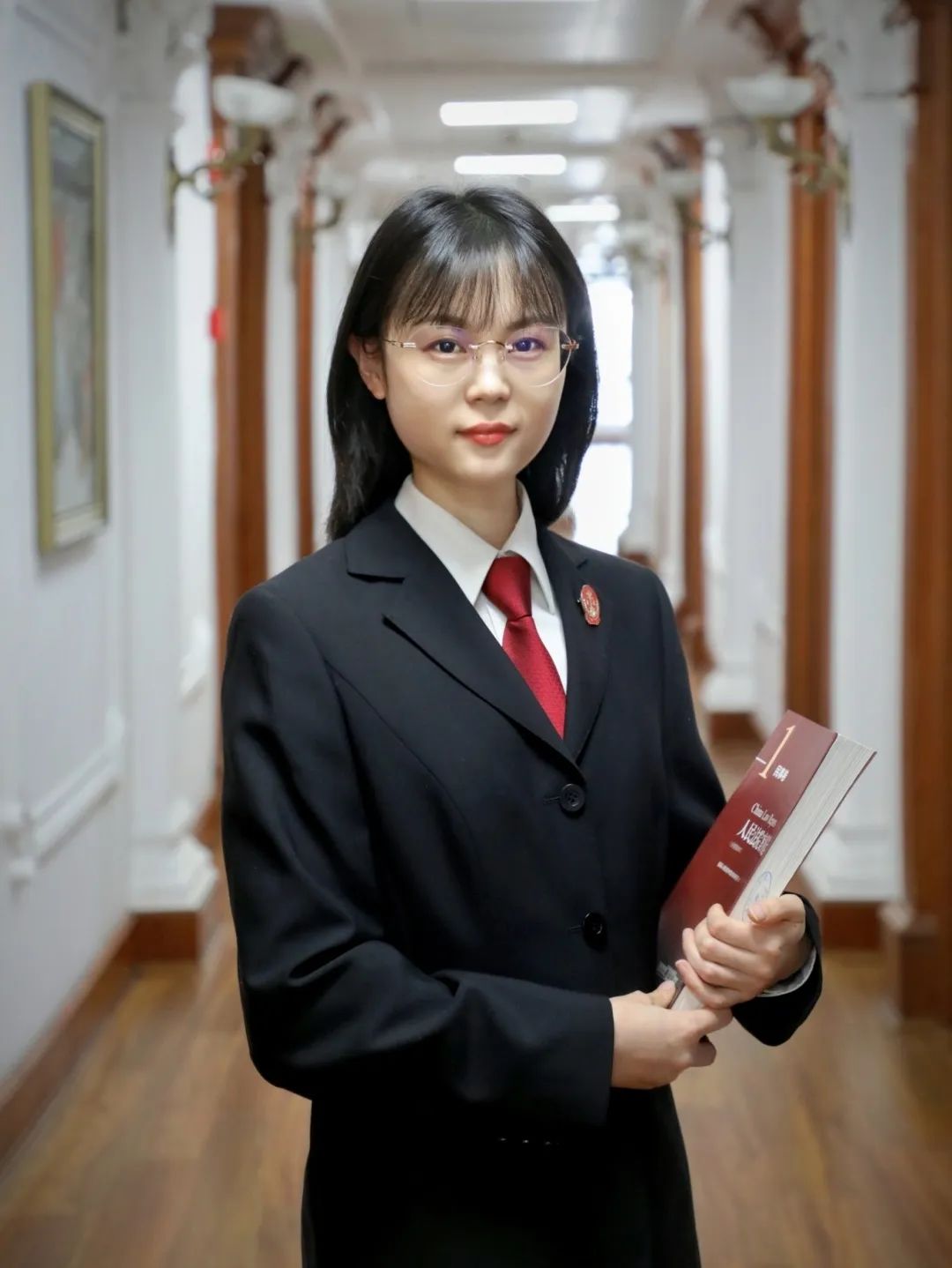 承办法官:商事审判庭 王芃芃原标题:《与周阿姨的第一次"合影"|裁判的