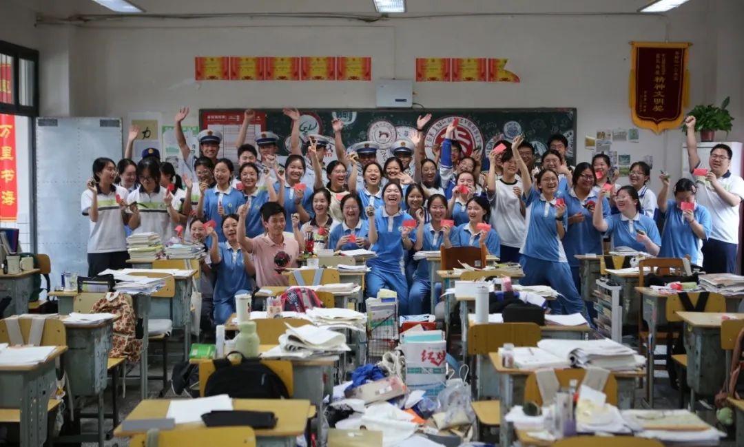 "今年高考适逢端午节,6月3日,益阳市南县第一中学"创新班"高三2106班