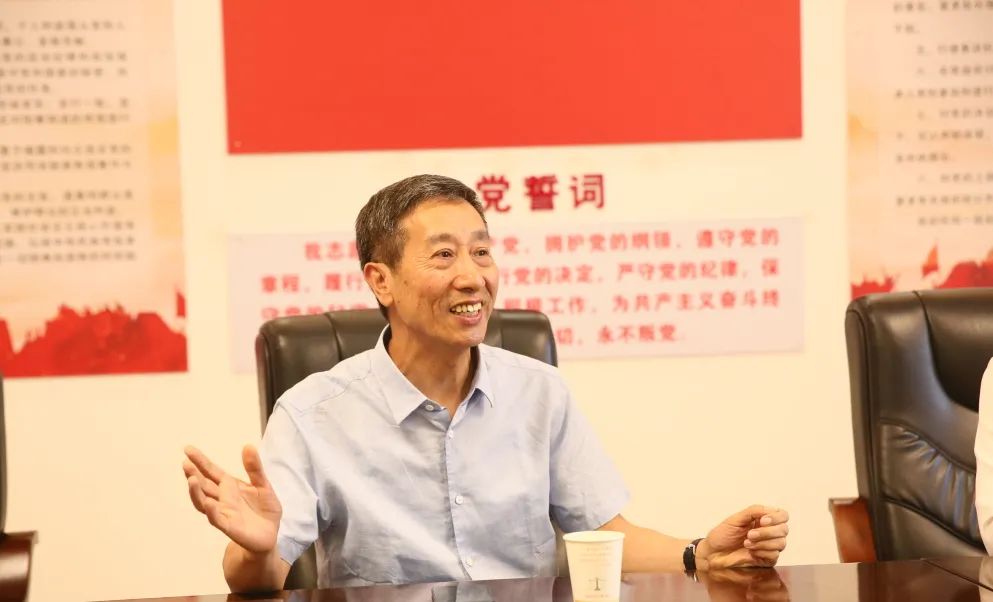 随后,高建伟同志发表退休感言,表达了对领导,同事们的依依惜别和法治