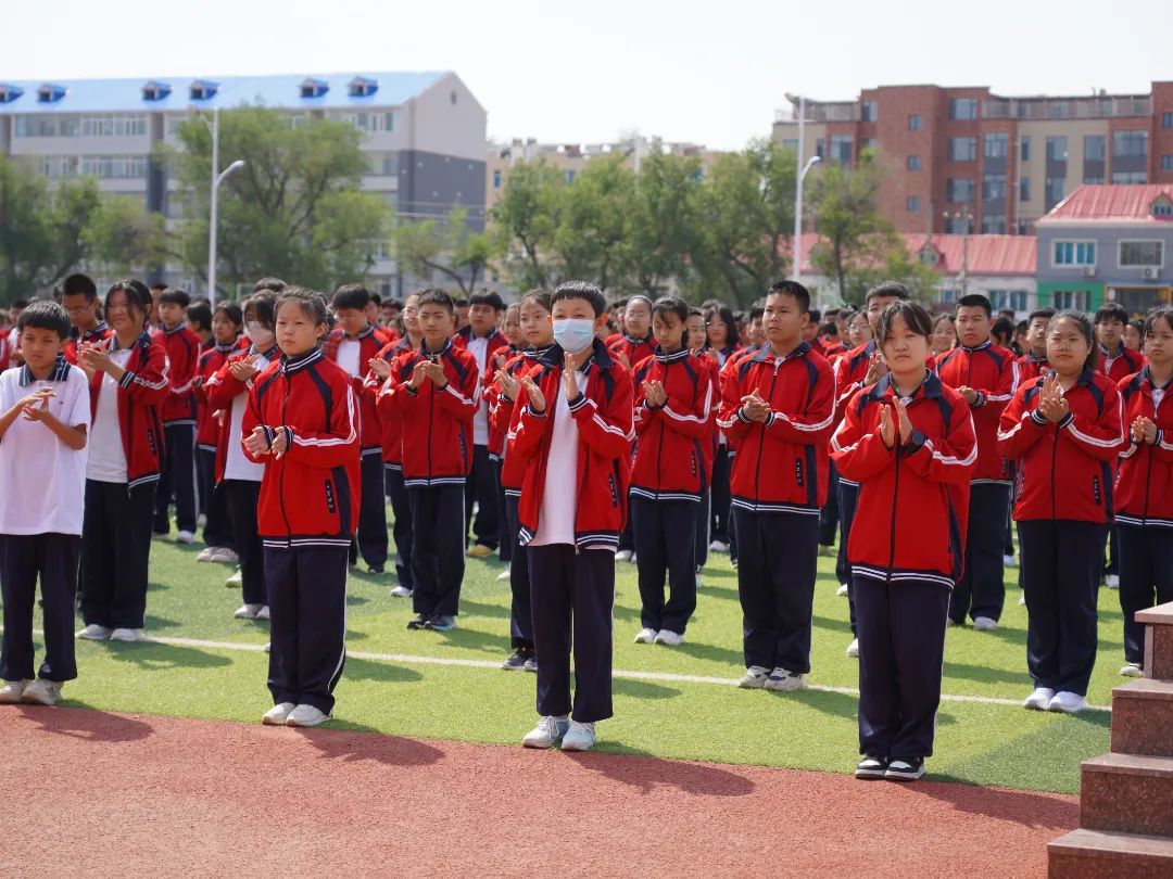 法治副校长聘任仪式由洮南市第四中学副校长陈鑫主持.