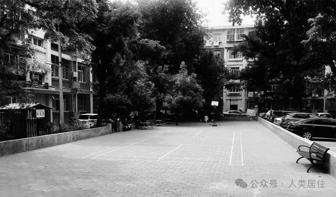 以海淀区北太平庄街道学院南路32号院为例,该社区建成于20世纪50年代