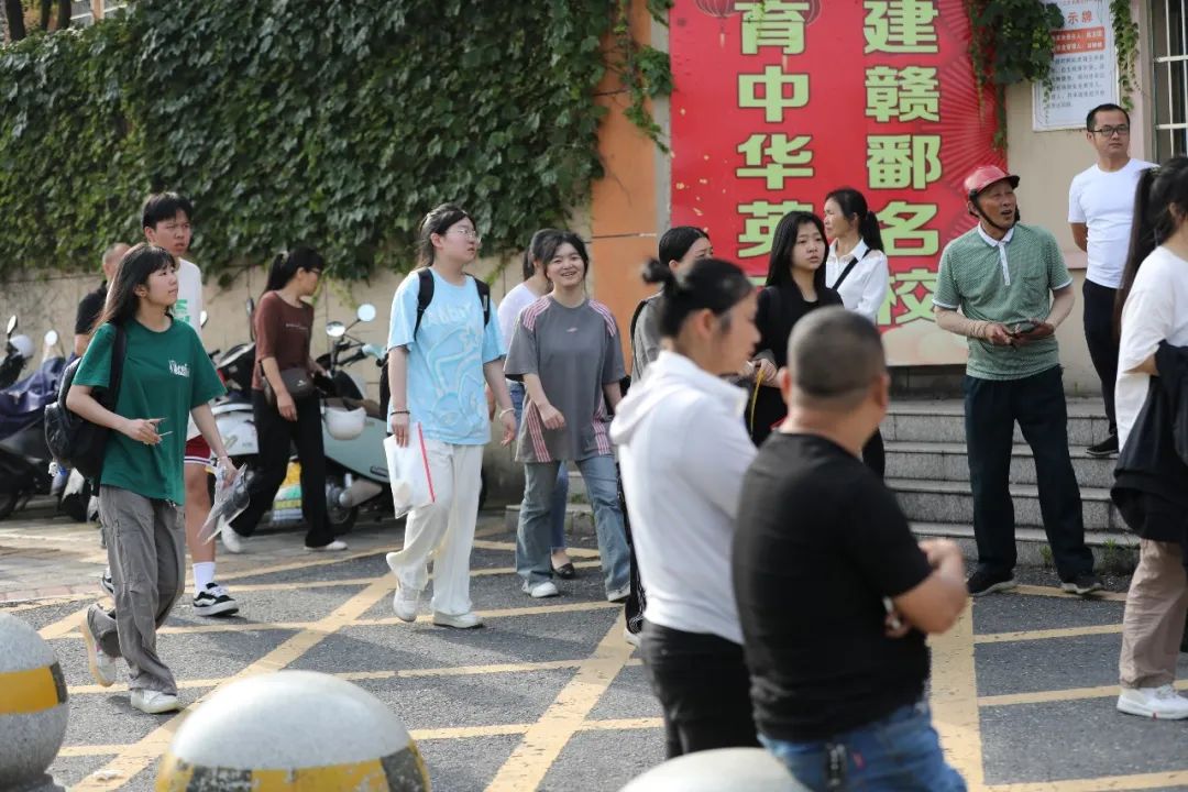 高安二中考点吴有训实验学校考点高安中学考点现场直击交出自己满意的