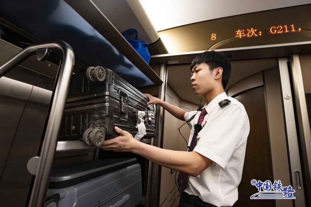 由中国铁路北京局集团有限公司北京客运段高铁二队担当值乘任务北京客