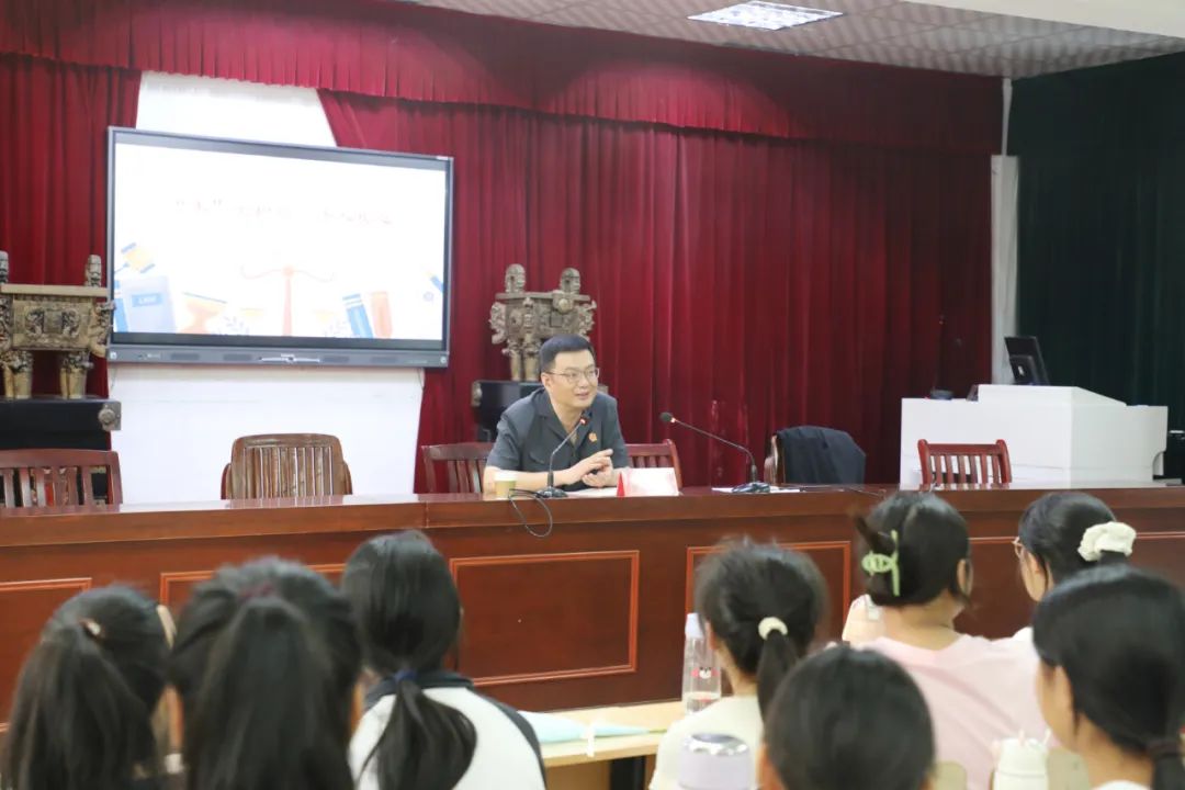 法院院长送法进校园