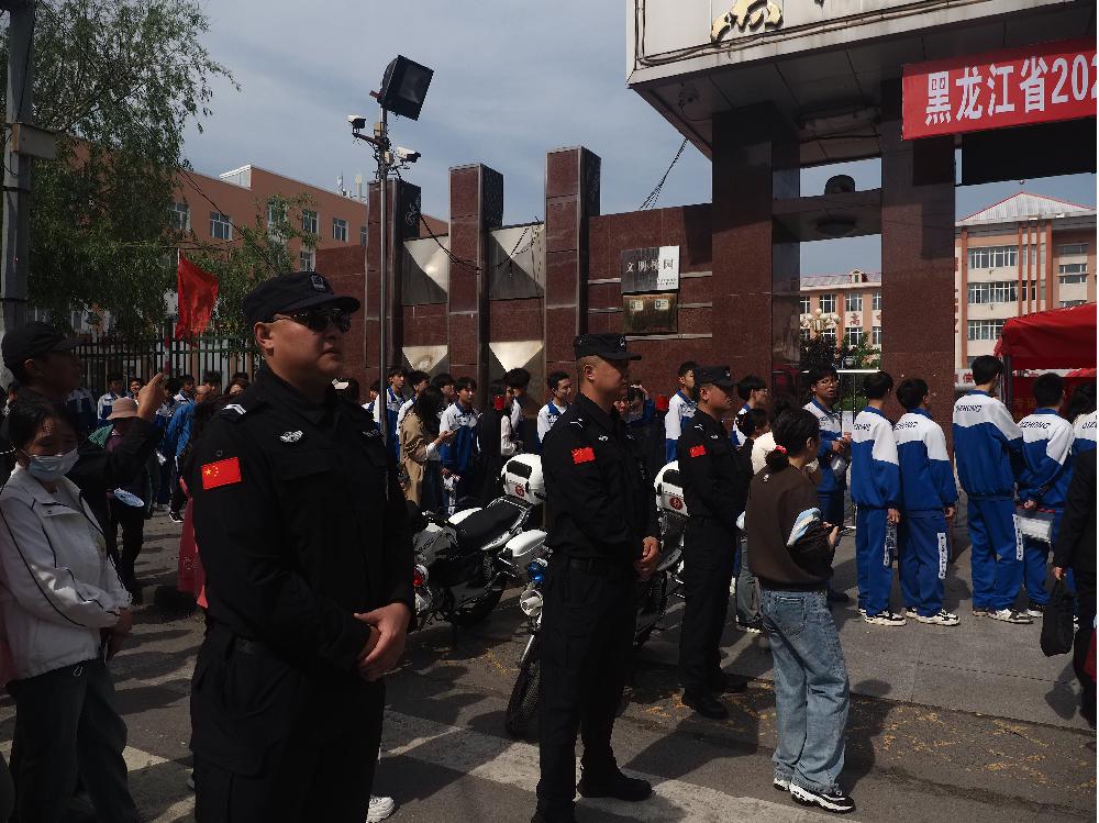 【护航高考】凝心聚力 为梦护航!勃利公安以"平安"作答