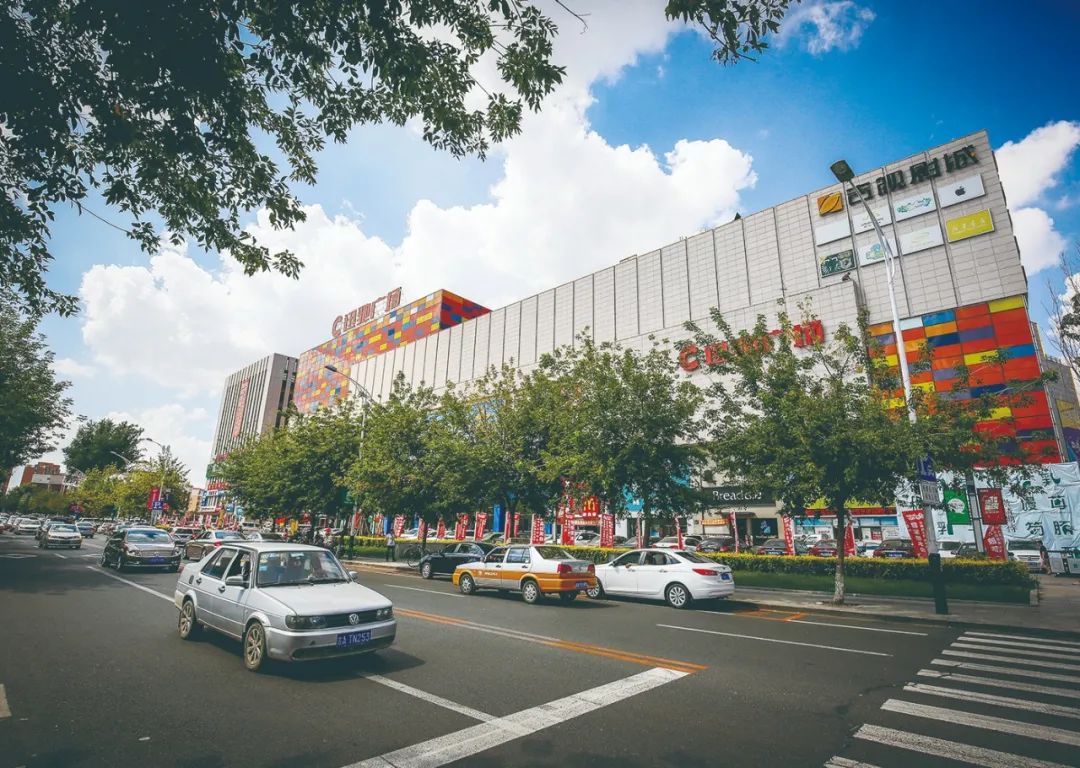 迅驰广场毗邻净月大学城走进迅驰广场今天跟随文旅君的脚步你想要的