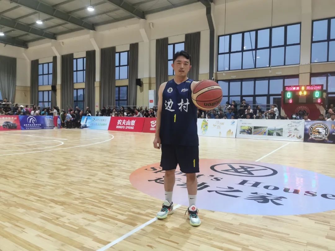 边奇,35岁,荣怀实验中学教师,主打得分后卫,擅长组织,防守,场均得分