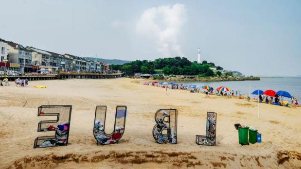 木杓沙滩海水水质清冽,平时为碧绿色,海上起风或大潮时呈金黄色.