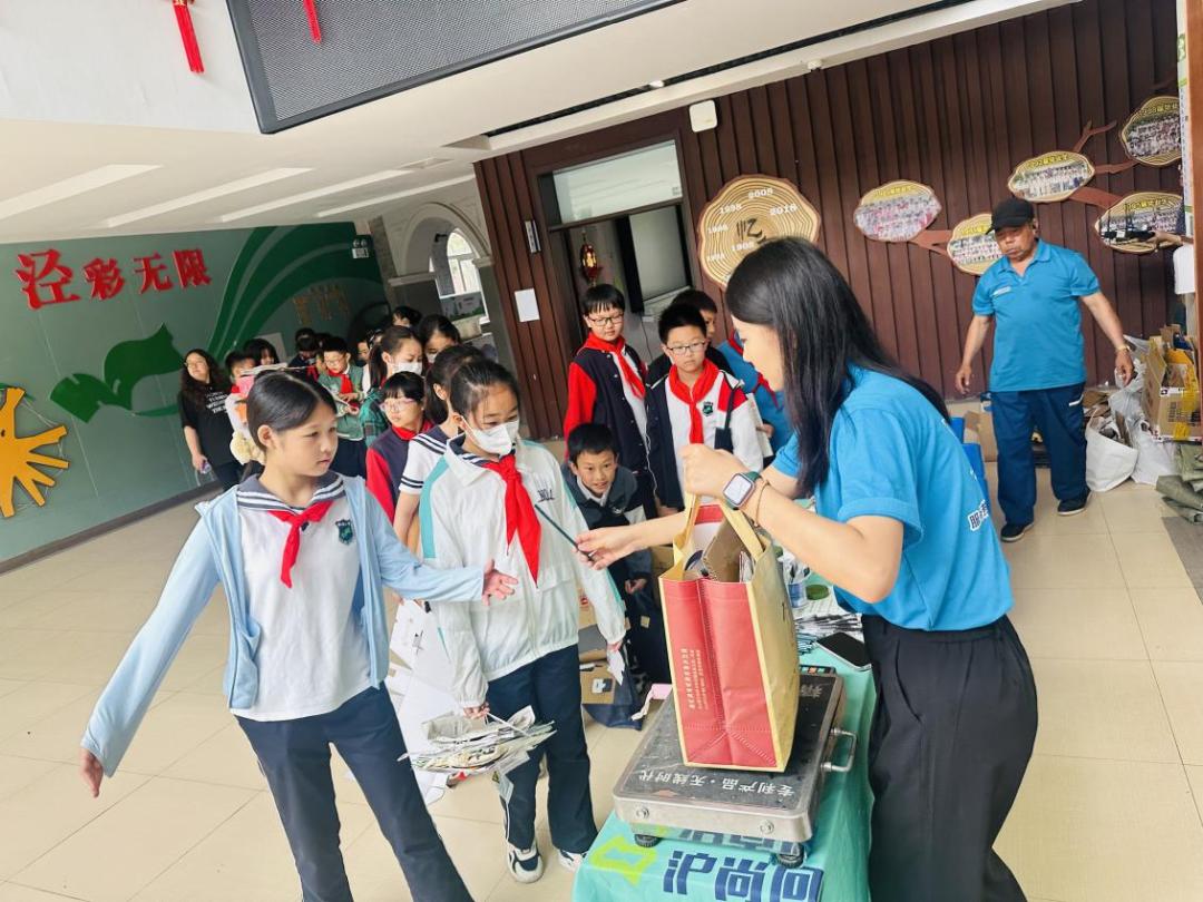 汇师小学则通过有趣的小游戏让孩子们更好地理解垃圾分类.