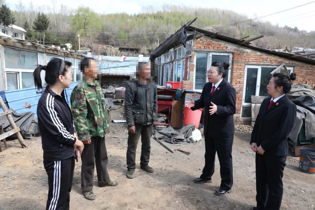 依托双鸭山市岭东区综治网格指挥中心,巧用"云上岭东"小程序,每周定时