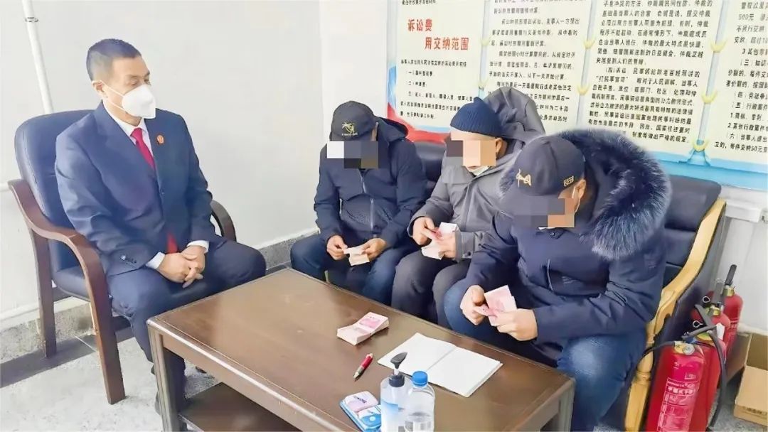 怀为民之情 解民之所难嫩北人民法庭结合辖区特点,创新普法方式,法庭