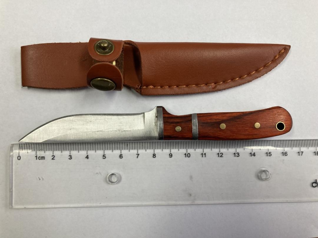 【三抓三促·法暖万家】查获管制刀具 排除安全隐患