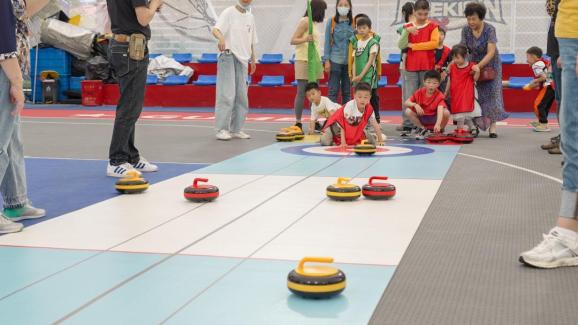 孤独症儿童,是来自遥远星空的孩子,他们的眼神中闪烁着星辰般的光芒