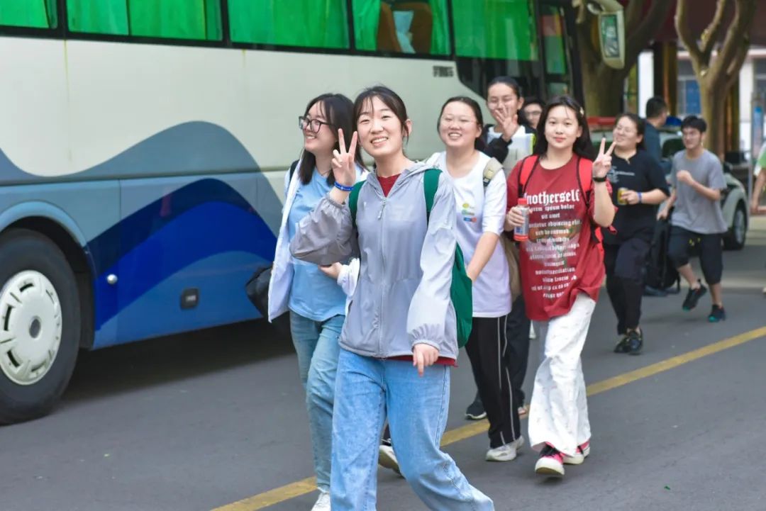 高考第一天!看潍坊学子乘风破浪!