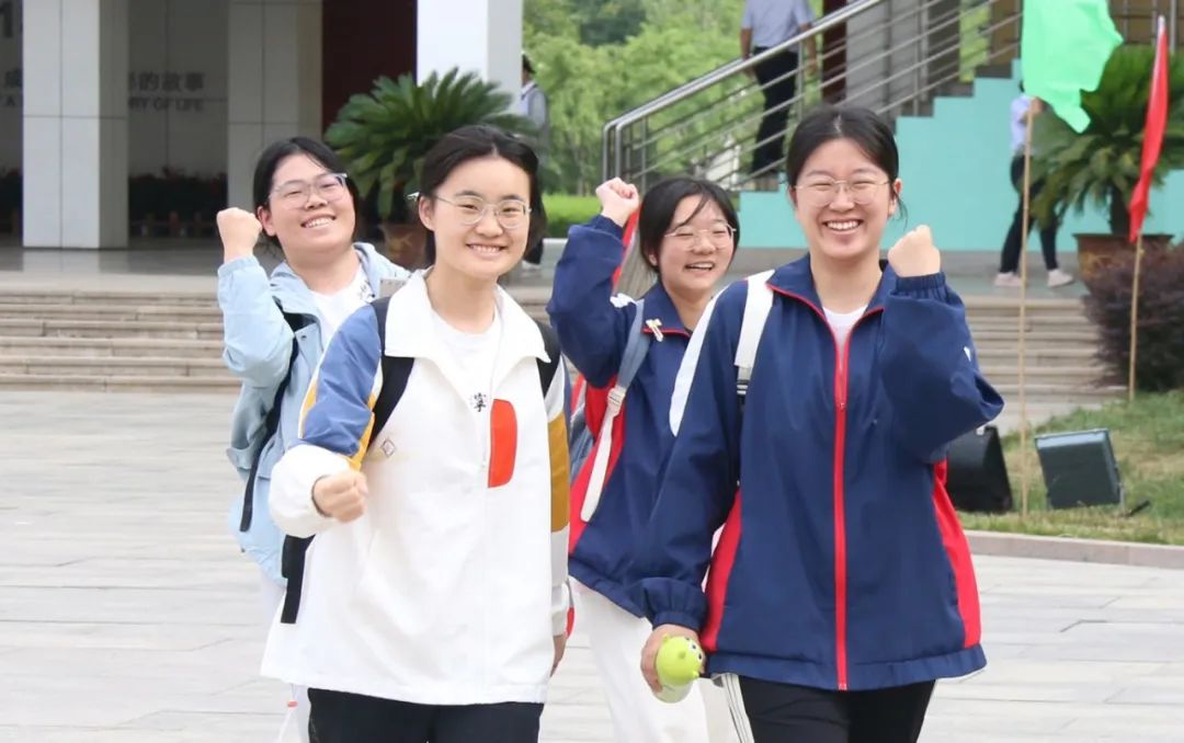 高考第一天!看潍坊学子乘风破浪!