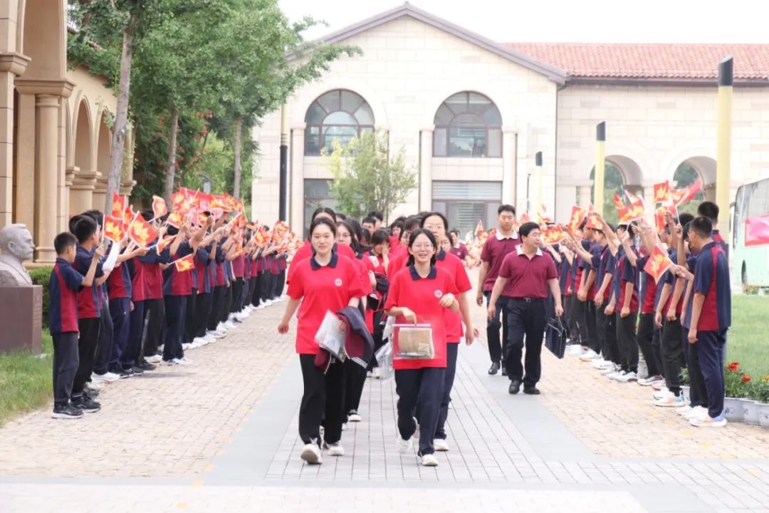 高考第一天!看潍坊学子乘风破浪!