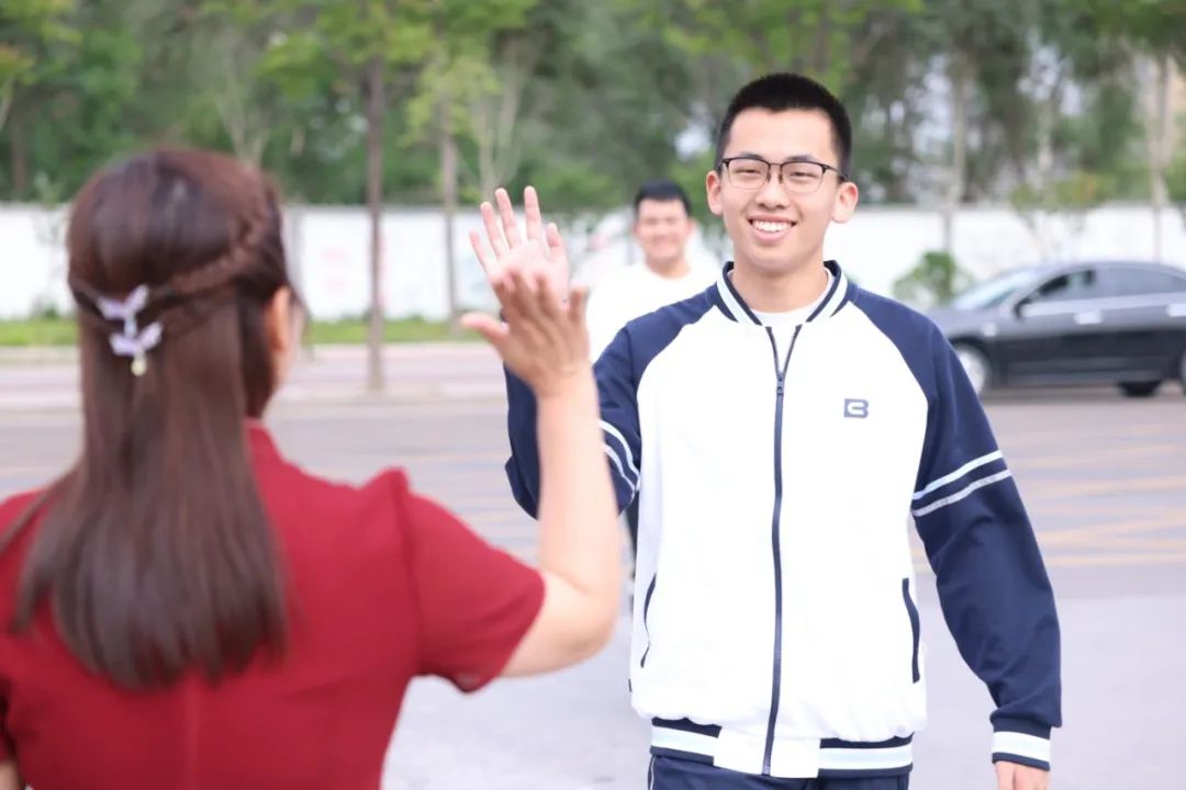 高考第一天!看潍坊学子乘风破浪!