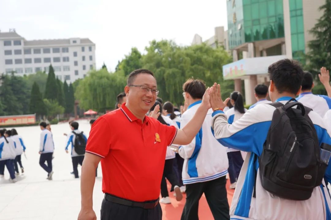 高考第一天!看潍坊学子乘风破浪!
