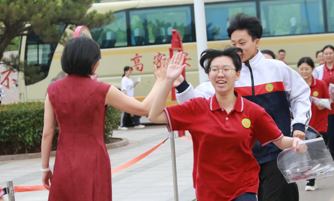 高考第一天!看潍坊学子乘风破浪!