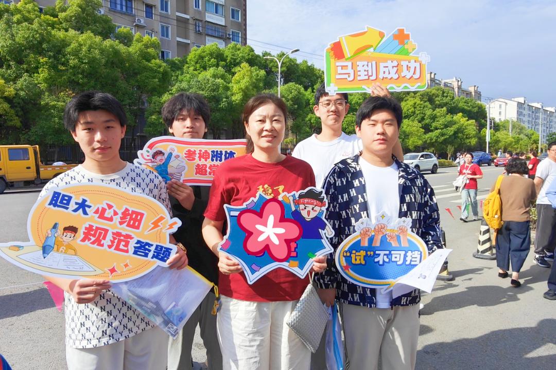 特别鸣谢(拍摄支持):区教育学院李庆,上大附校闫三矿继续滑动看下一个