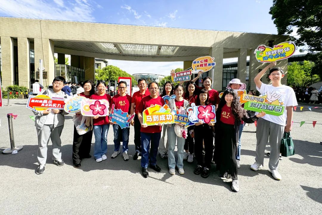 特别鸣谢(拍摄支持):区教育学院李庆,上大附校闫三矿继续滑动看下一个